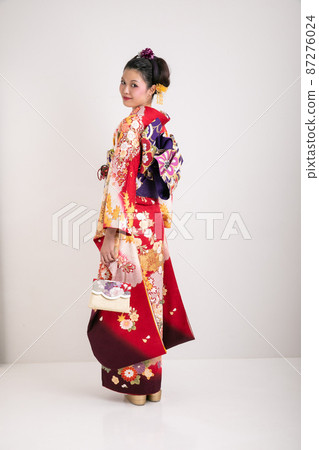 Furisode woman looking back Back view 87276024