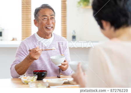 Senior couple eating 87276220