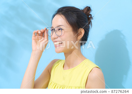 Woman wearing glasses Summer 87276264