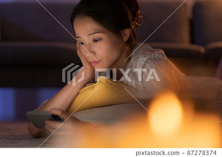 Woman lying on the floor Woman lying on the floor 87278374