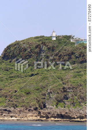 從沖繩渡輪 Iheya III 看到的古宇利島燈塔 從沖繩渡輪 Iheya III 看到的古宇利島燈塔 87278490