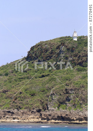 從沖繩渡輪 Iheya III 看到的古宇利島燈塔 從沖繩渡輪 Iheya III 看到的古宇利島燈塔 87278491