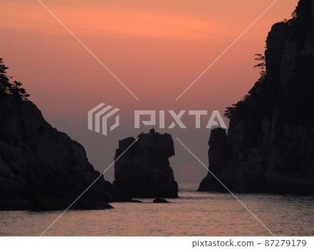 Geoje Island. Haegeum River. Sunrise. Sea Geoje Island. Haegeum River. Sunrise. Sea 87279179