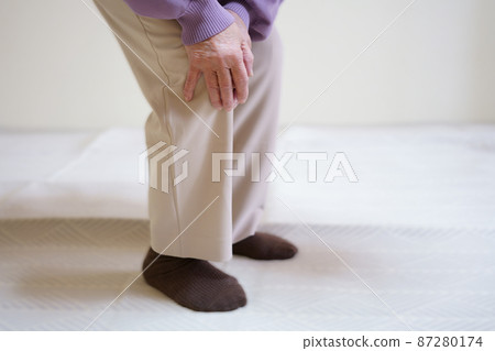 An elderly woman who hurts her knees without a face An elderly woman who hurts her knees without a face 87280174