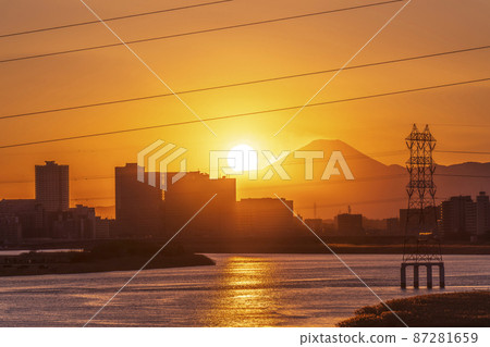 Kawasaki cityscape Tama River Mt. Fuji evening view [Kawasaki City, Kanagawa Prefecture] 87281659