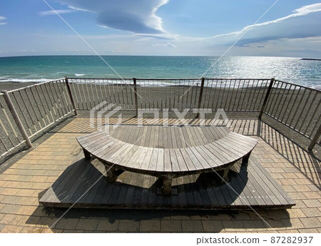 Coastal wood bench and south wind Pacific 87282937