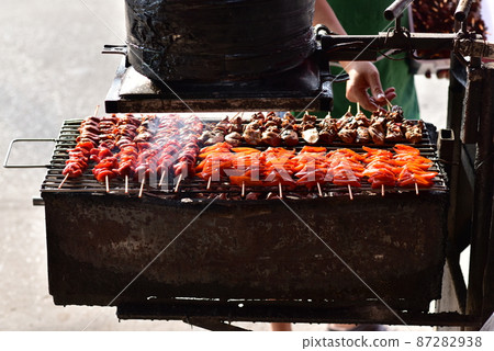 Roast chicken street food in thailand. 87282938