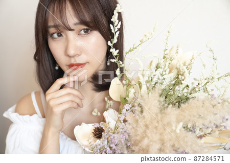 花和女人肖像 87284571