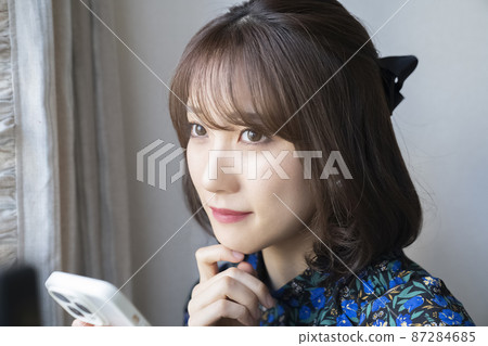 Woman doing make-up Woman doing make-up 87284685