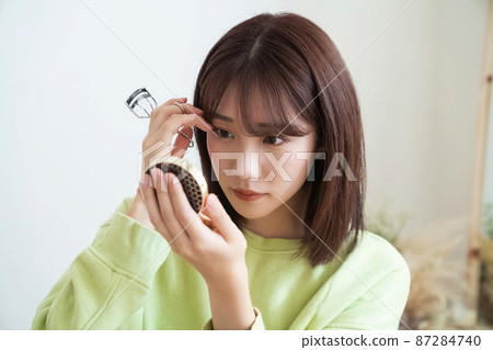 女人化妝 女人化妝 87284740