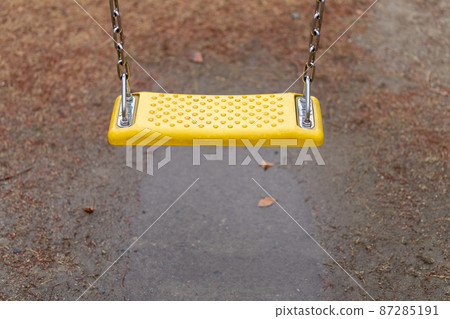 雨中濕透的玩具 87285191