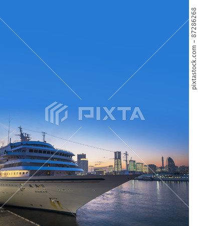 Yokohama night view Yokohama luxury liner passenger ship night view Yokohama Bay Bridge 87286268