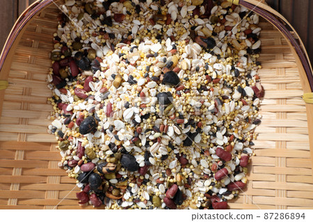 Eighteen grains Eighteen grains 87286894