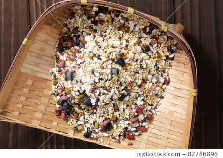 Eighteen grains Eighteen grains 87286896
