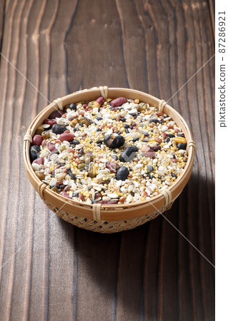 Eighteen grains Eighteen grains 87286921