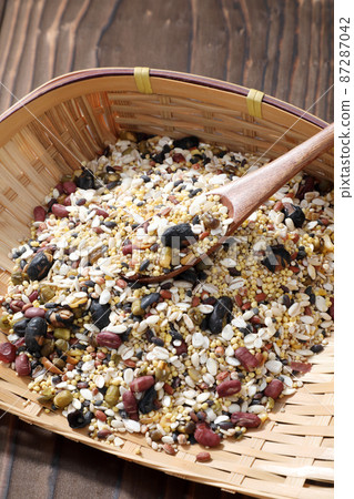 Eighteen grains Eighteen grains 87287042