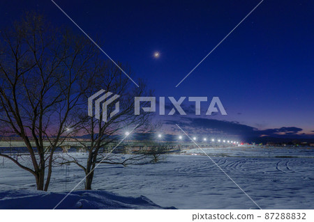 Winter scenery riverbed at dusk Winter scenery riverbed at dusk 87288832