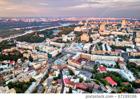 Independence Square or Maidan Nezalezhnosti in peaceful Kiev, Ukraine before the war with Russia Independence Square or Maidan Nezalezhnosti in peaceful Kiev, Ukraine before the war with Russia 87289106