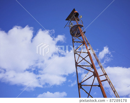 老火瞭望塔和藍天 老火瞭望塔和藍天 87289178