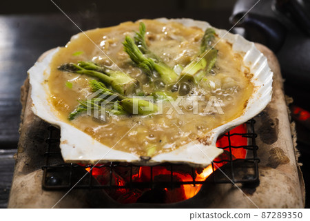 青森縣的鄉土料理 芋頭烤貝類 青森縣的鄉土料理 芋頭烤貝類 87289350