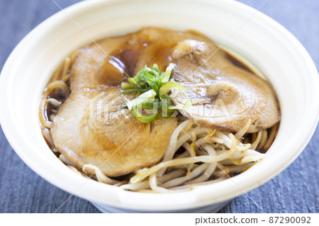 美味的豐富叉燒面 87290092