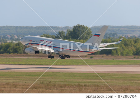 Russian Presidential Aircraft Il-96-300PU Takeoff 87290704
