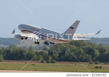 Russian Presidential Aircraft Il-96-300PU Takeoff 87290705