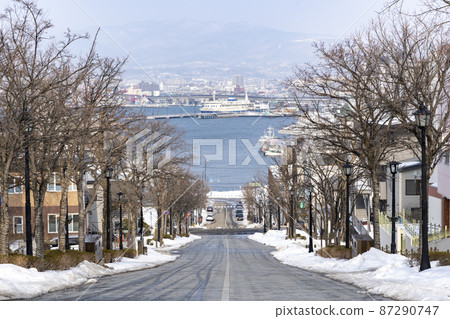 Winter Hachimanzaka and Hakodate Port, Hakodate City, Hokkaido Winter Hachimanzaka and Hakodate Port, Hakodate City, Hokkaido 87290747