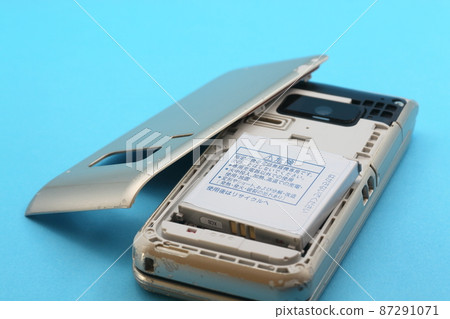 Old cell phone and battery Old cell phone and battery 87291071