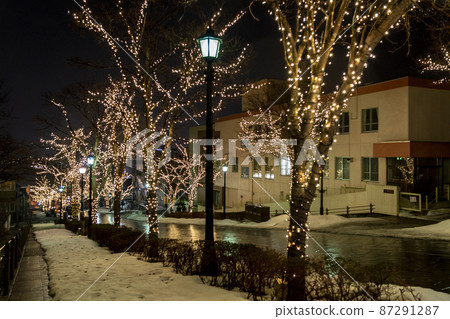 Hachimanzaka and illuminations at night, Hakodate, Hokkaido 87291287