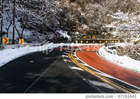 Okutama Shuyu Road, Tokyo, closed due to snow 87291641