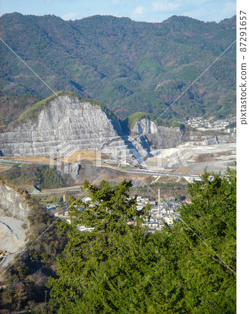 Lime mine in Tsukumi, Oita Prefecture 87291657