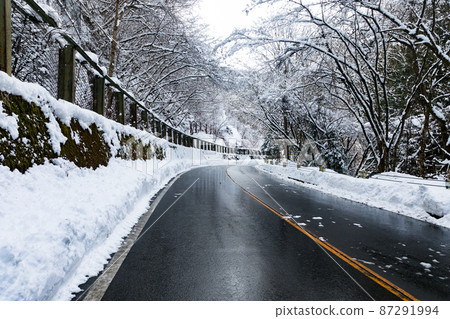 Okutama Shuyu Road, Tokyo, closed due to snow 87291994