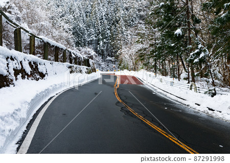 東京奧多摩修遊路因下雪而關閉 87291998
