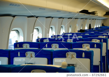 Inside the Shinkansen train, which was quiet due to the corona Inside the Shinkansen train, which was quiet due to the corona 87292661