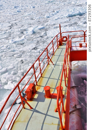 The sea of drift ice in Monbetsu Hokkaido 87293306