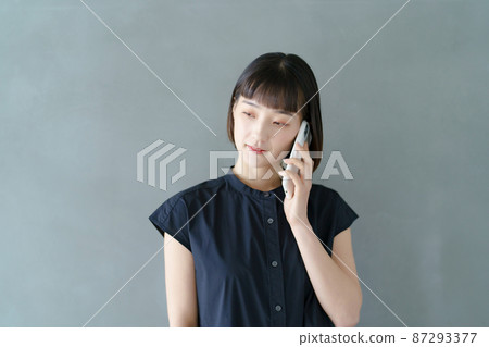 說話一臉正經的女人 說話一臉正經的女人 87293377