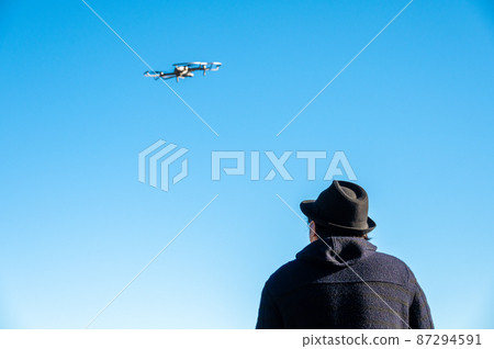 A man steering drone 87294591