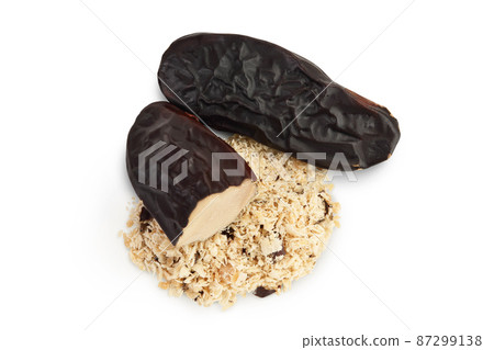 Tonka bean isolated on white background with clipping path and full depth of field. Bean of Dipteryx odorata, Top view. Flat lay 87299138