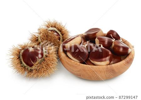 opened sweet chestnut in wooden bowl isolated on white 87299147