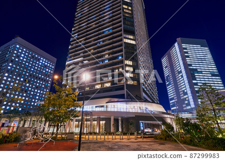 Night view near Bashamichi Station in Yokohama Night view near Bashamichi Station in Yokohama 87299983