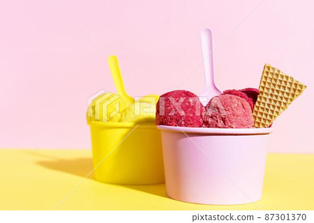 close up ice cream bowl 87301370