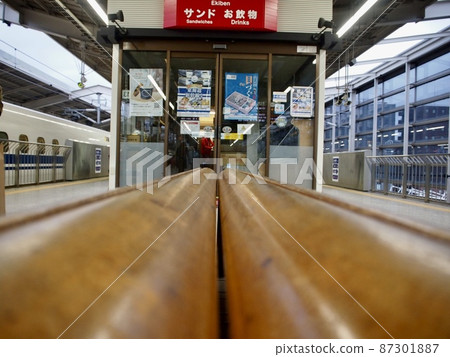 火車站設備,低角度,JR西日本,車站風景,鐵道迷,京都站,旅行,有趣的鐵路照片 火車站設備,低角度,JR西日本,車站風景,鐵道迷,京都站,旅行,有趣的鐵路照片 87301887