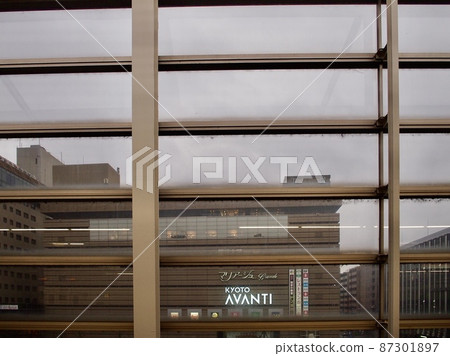 Railway station equipment, low angle, JR West, station scenery, railway fans, Kyoto station, travel, interesting railway photos Railway station equipment, low angle, JR West, station scenery, railway fans, Kyoto station, travel, interesting railway photos 87301897