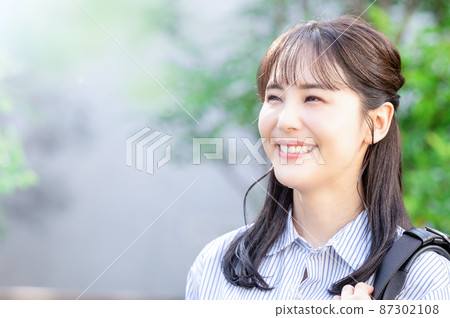 Image of looking up at the sky that can be used for female new graduates, recruitment and recruitment There is a copy space Image of looking up at the sky that can be used for female new graduates, recruitment and recruitment There is a copy space 87302108