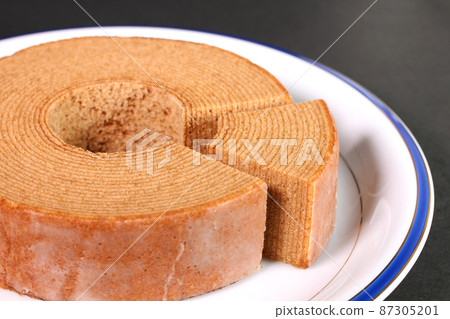 Soy sauce baumkuchen 87305201