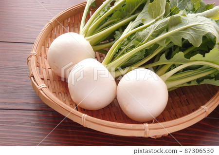 Turnip with leaves Three turnips with leaves Turnip with leaves Three turnips with leaves 87306530