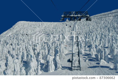 山形藏王：銀裝素裹的霧凇和索道纜車 87306662