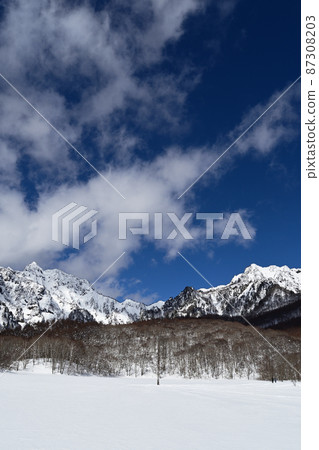 冬天的戶隱鏡池 藍天白山 戶隱山西嶽 87308203