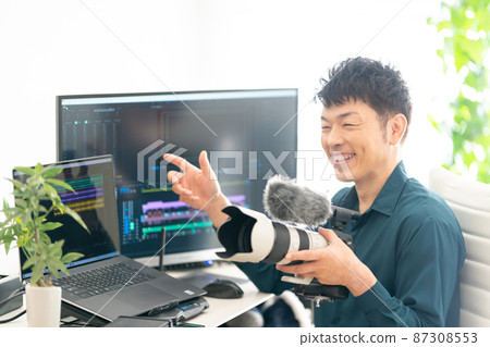 Video / Video Creator Male Video Shooting Video Production 87308553